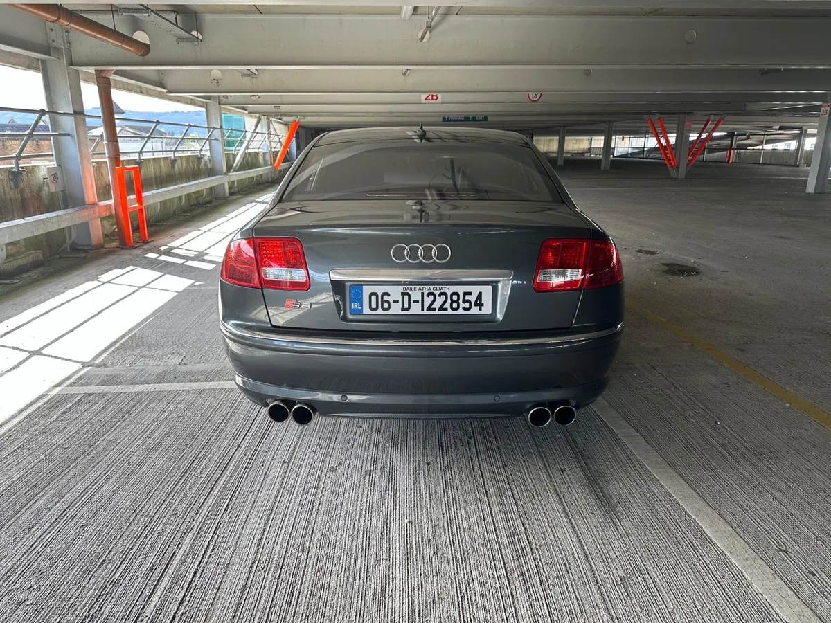 Audi S8 V10 - Image 2