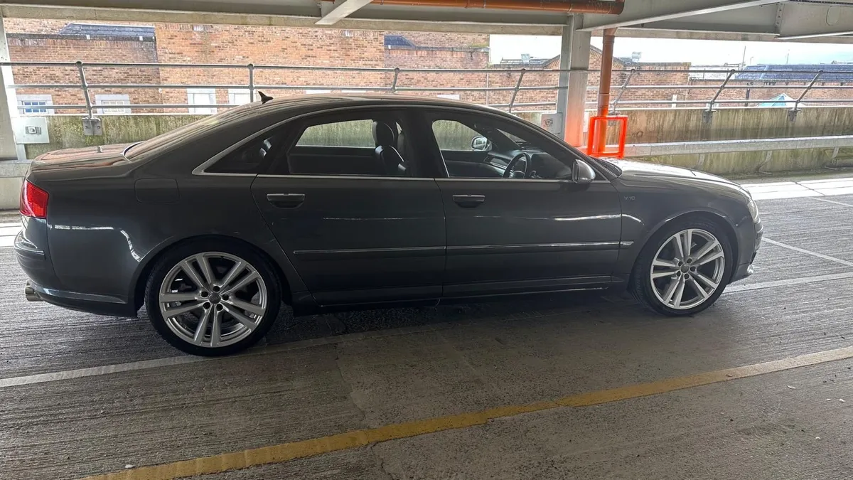 Audi S8 V10 - Image 3