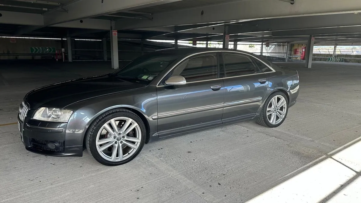 Audi S8 V10 - Image 4