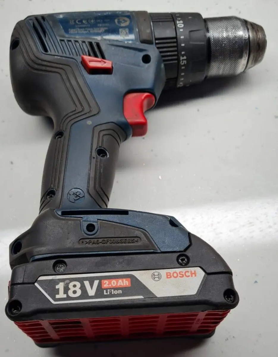 BOSCH BATTERY DRILL