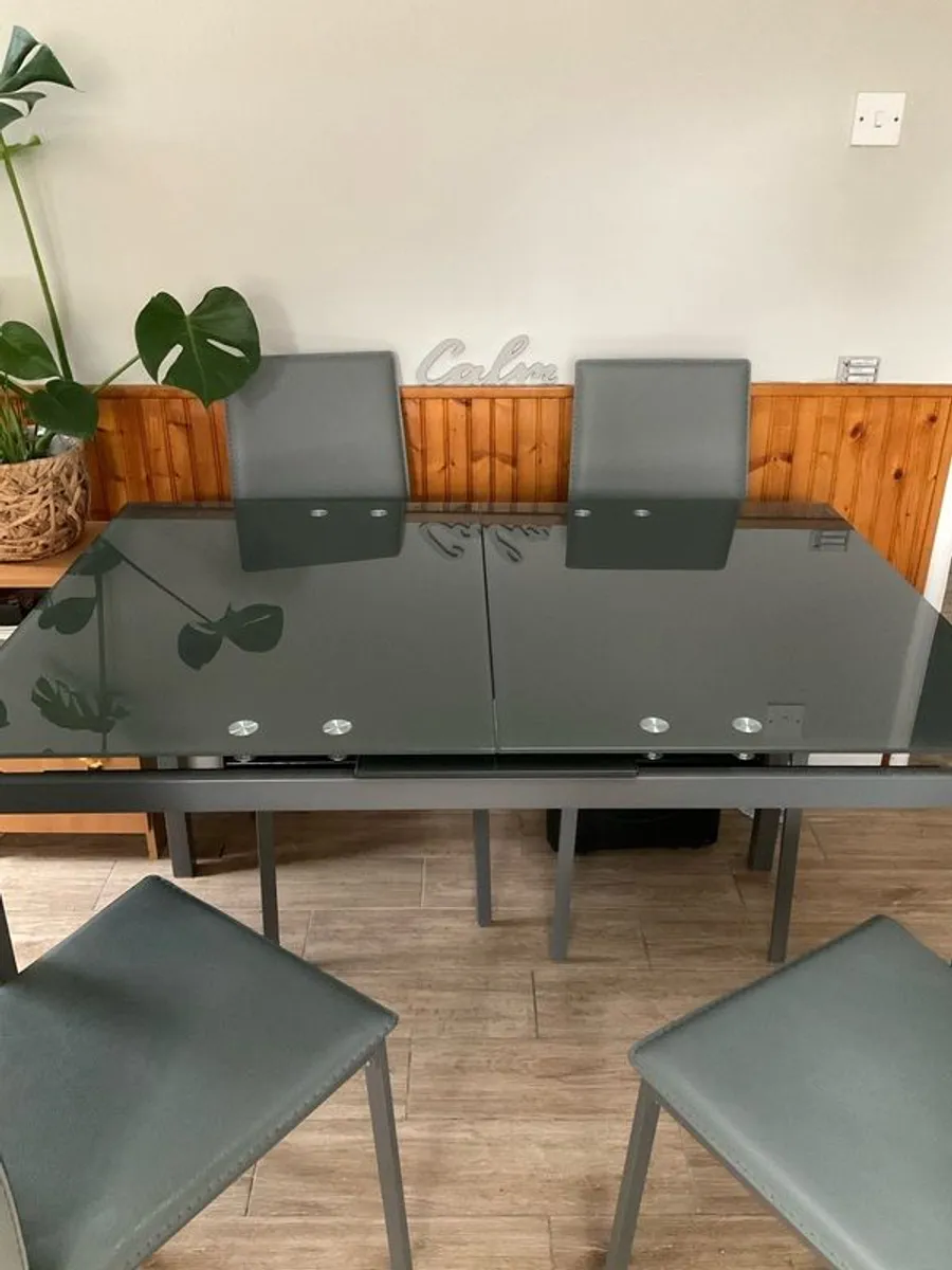 glass dining table and six chairs Reduced - Image 1