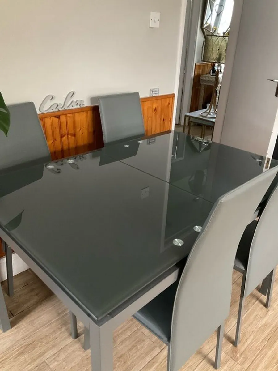 glass dining table and six chairs Reduced - Image 2