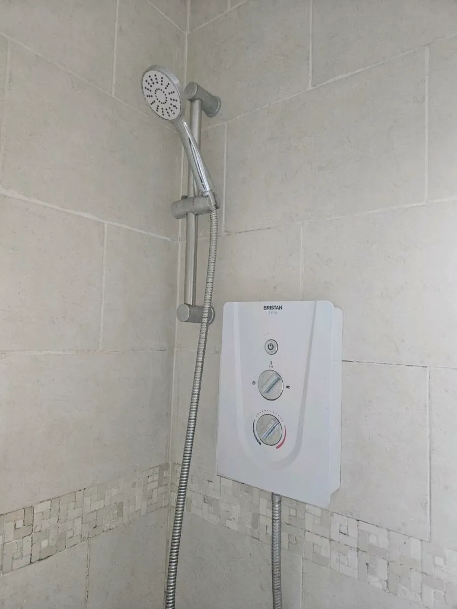 Bathroom suite jacuzzi bath - Image 3