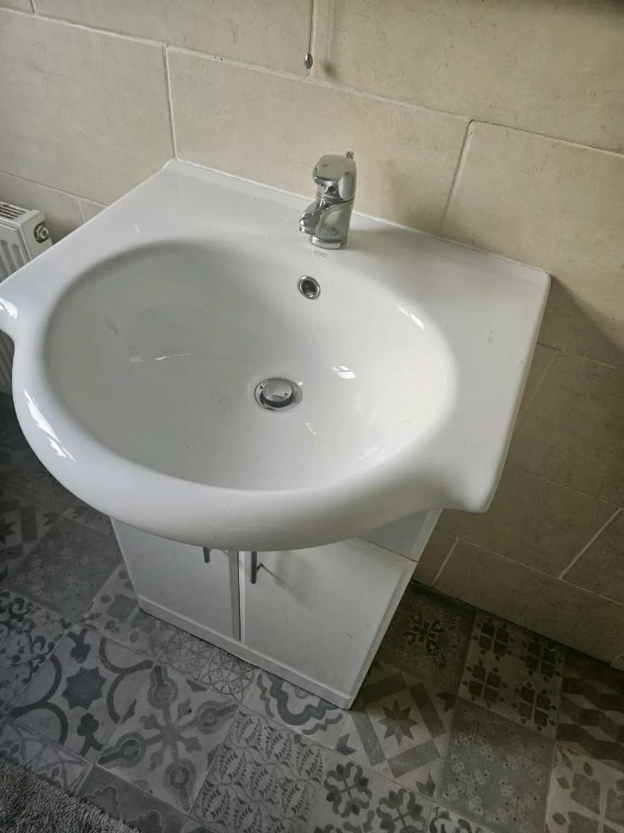 Bathroom suite jacuzzi bath - Image 4