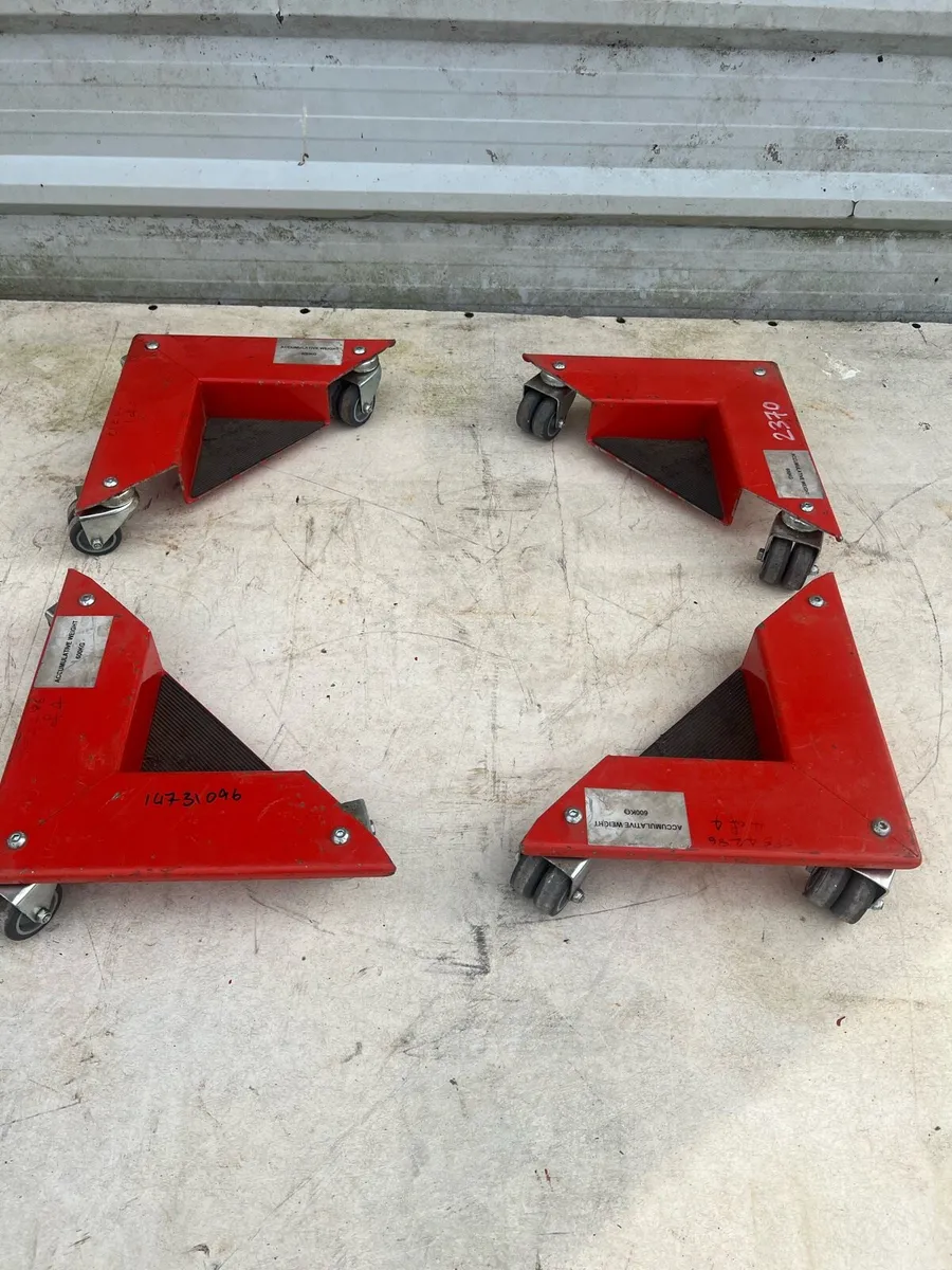 Machine skates total weight five tonne. - Image 1