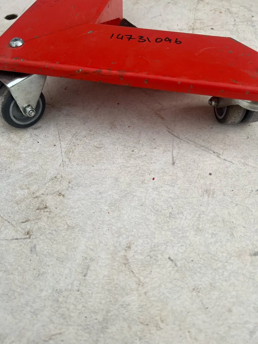 Machine skates total weight five tonne. - Image 3