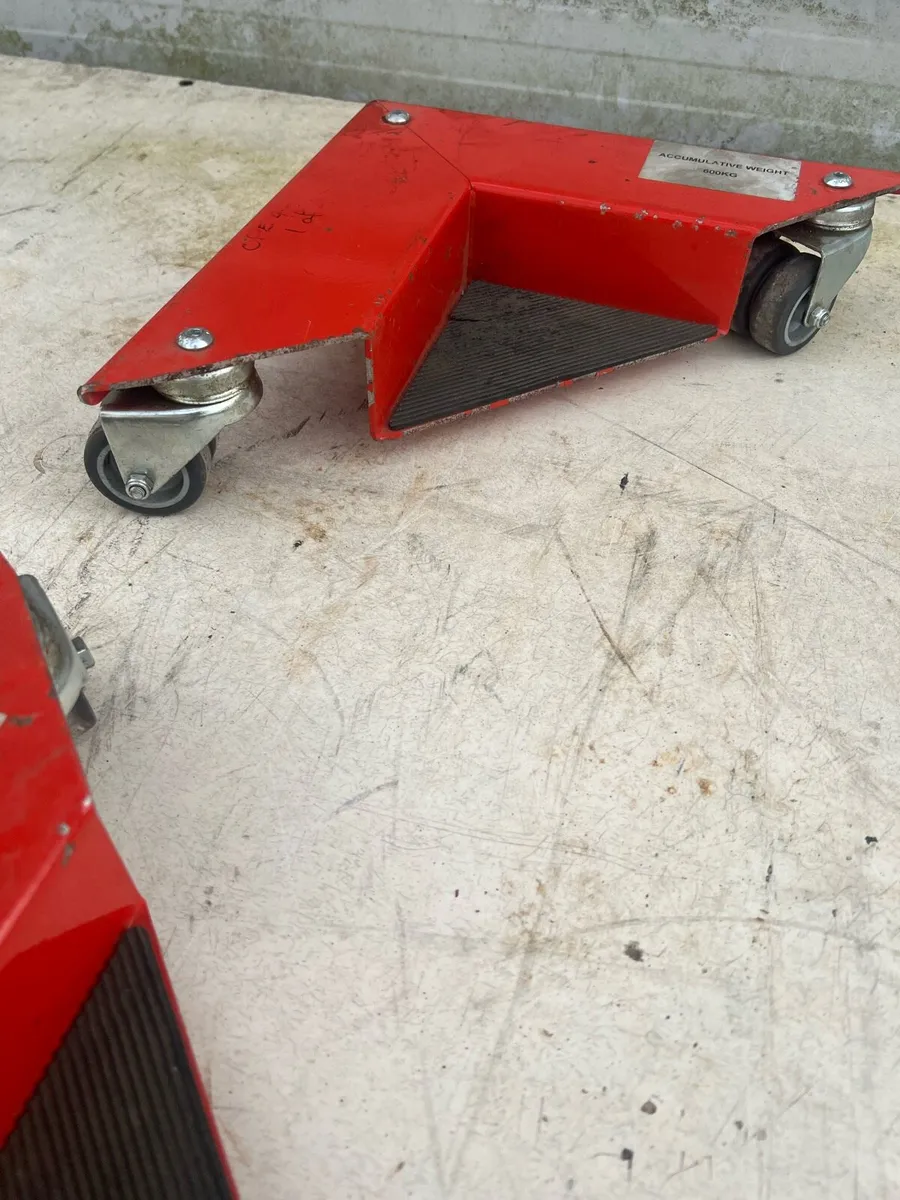 Machine skates total weight five tonne. - Image 4