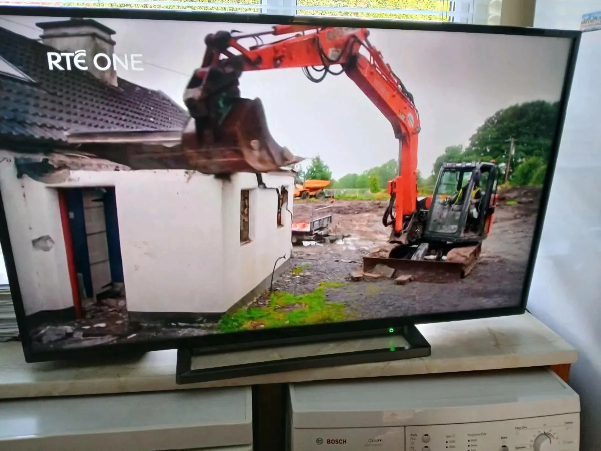 New Toshiba Smart 50 inch Smart 4k hdmi tv. - Image 2