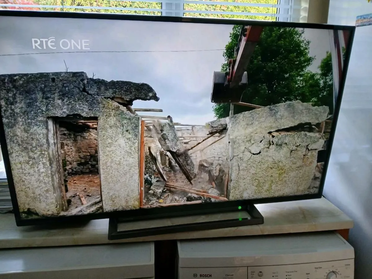 New Toshiba Smart 50 inch Smart 4k hdmi tv. - Image 4