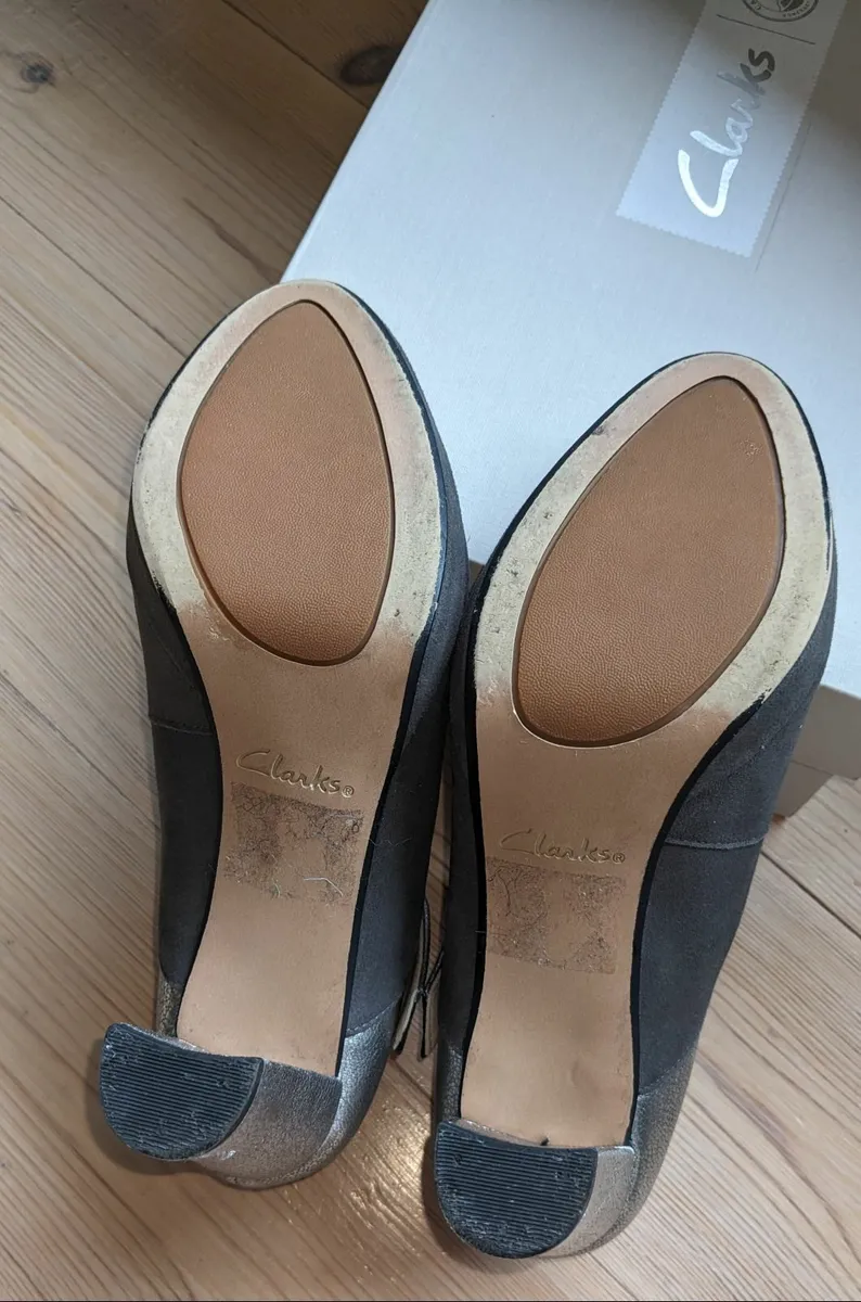 Clark's  shoes - Image 2