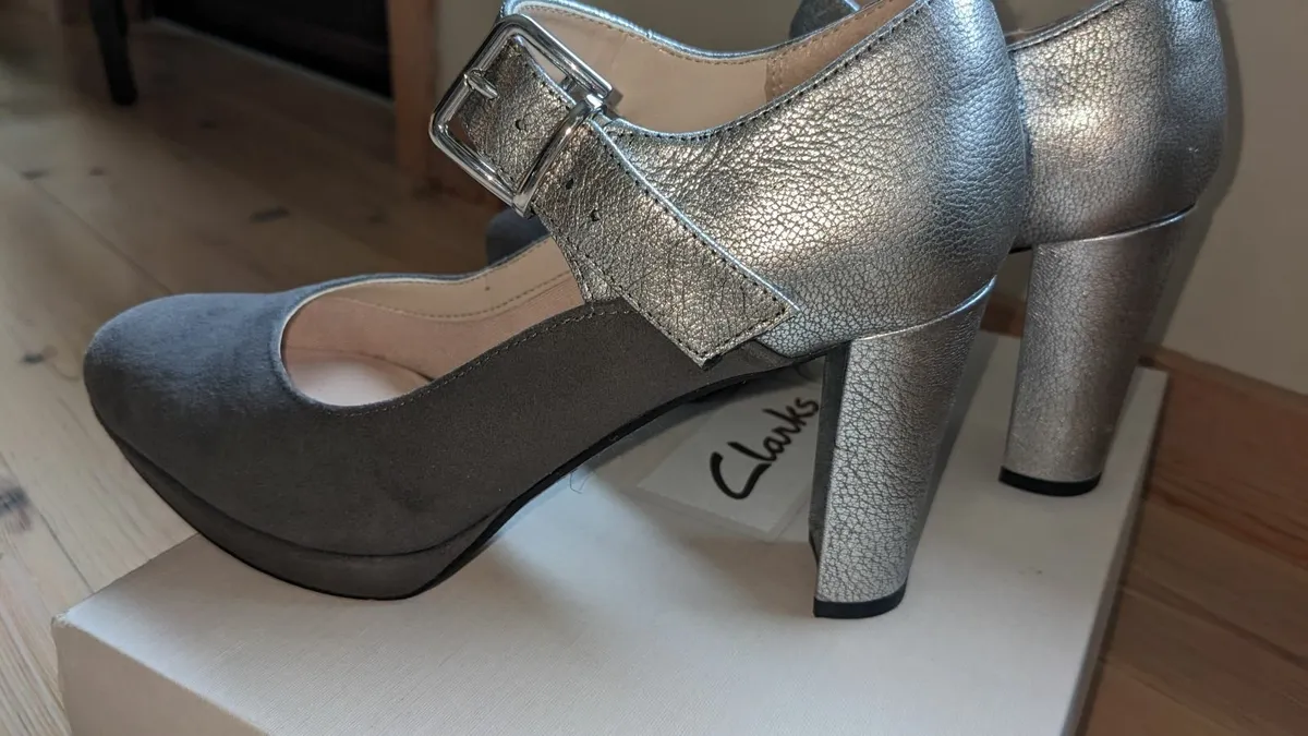 Clark's  shoes - Image 3