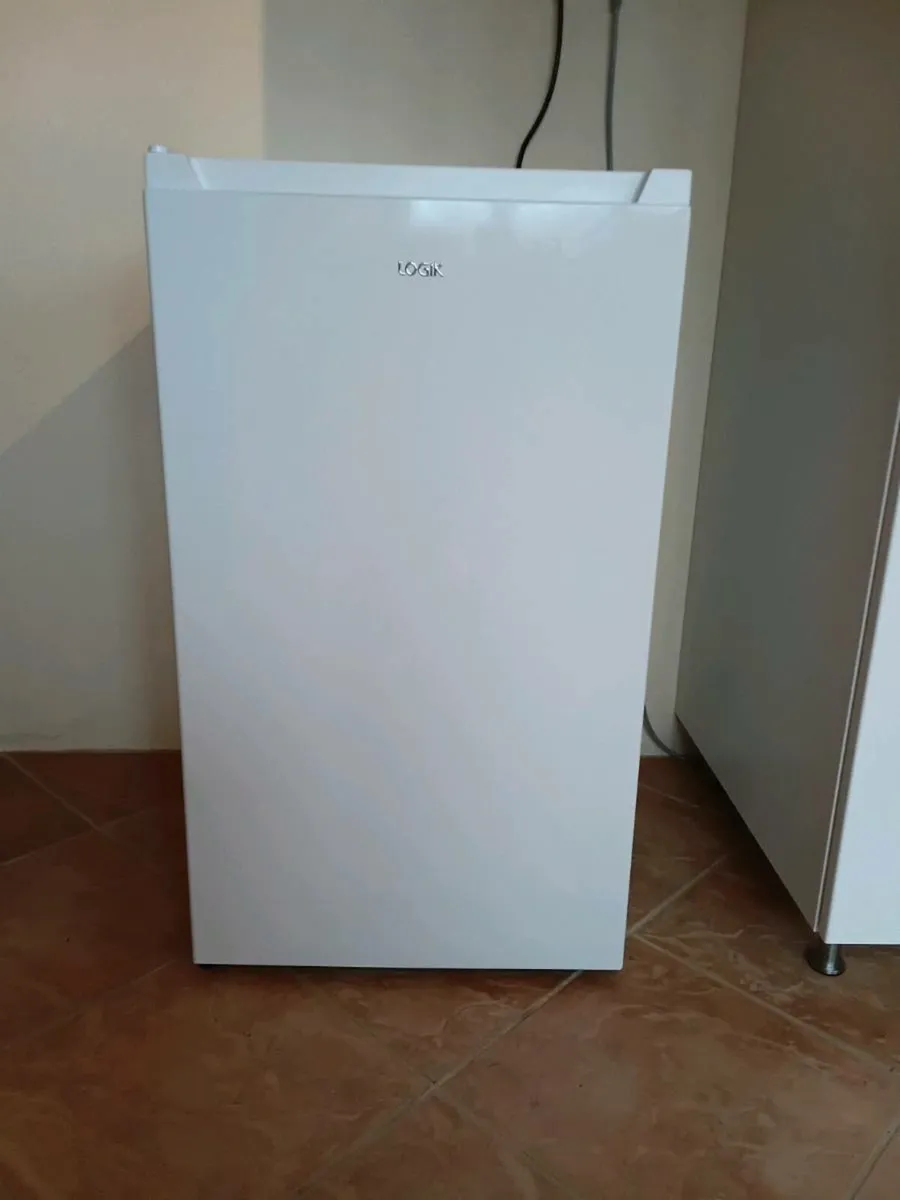 Slim larder fridge - Image 2