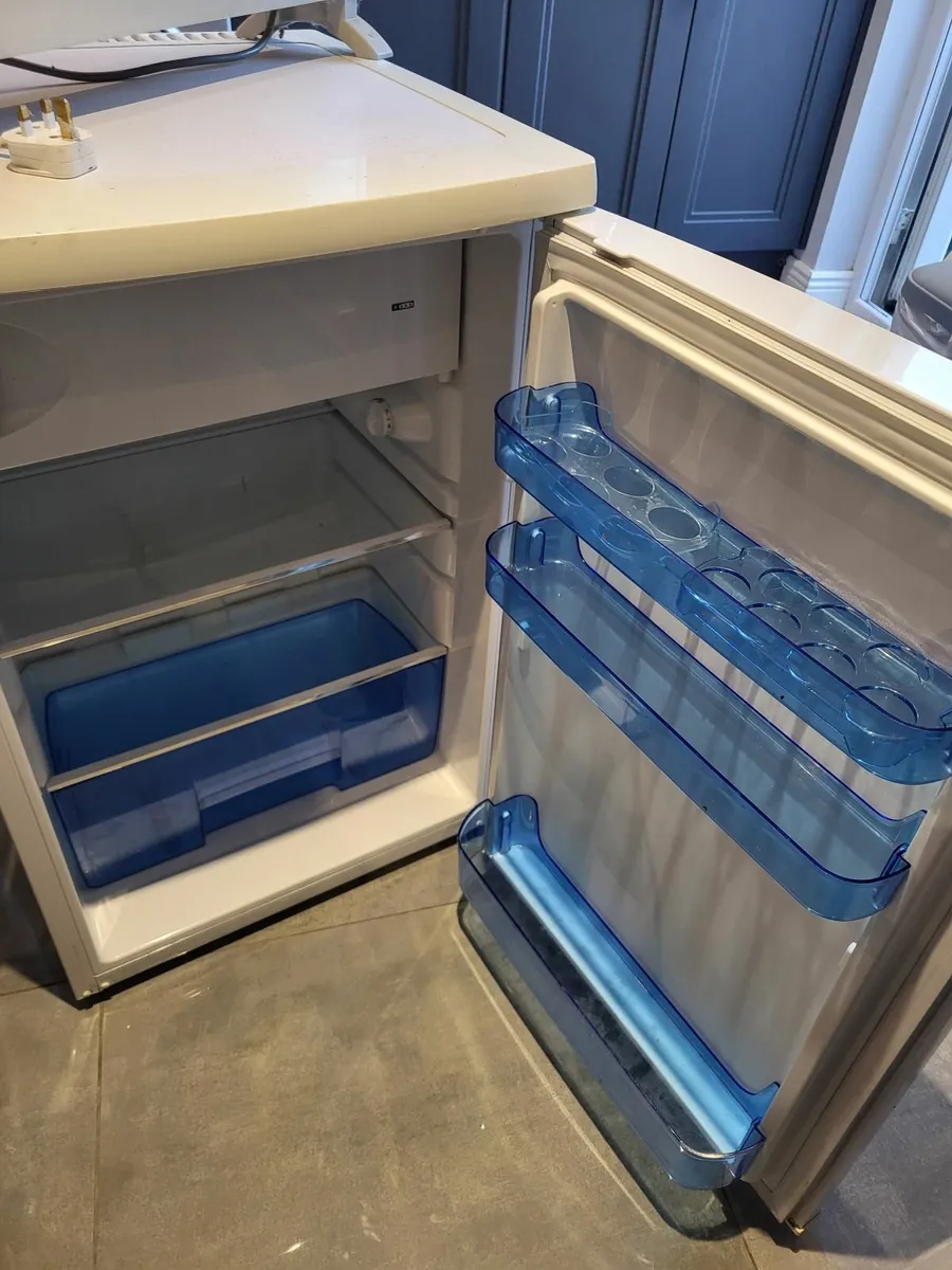 Under counter fridge & Box Freezer - Image 4