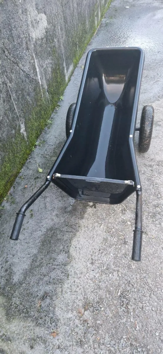 Calf barrow and calf de-horning crate - Image 2