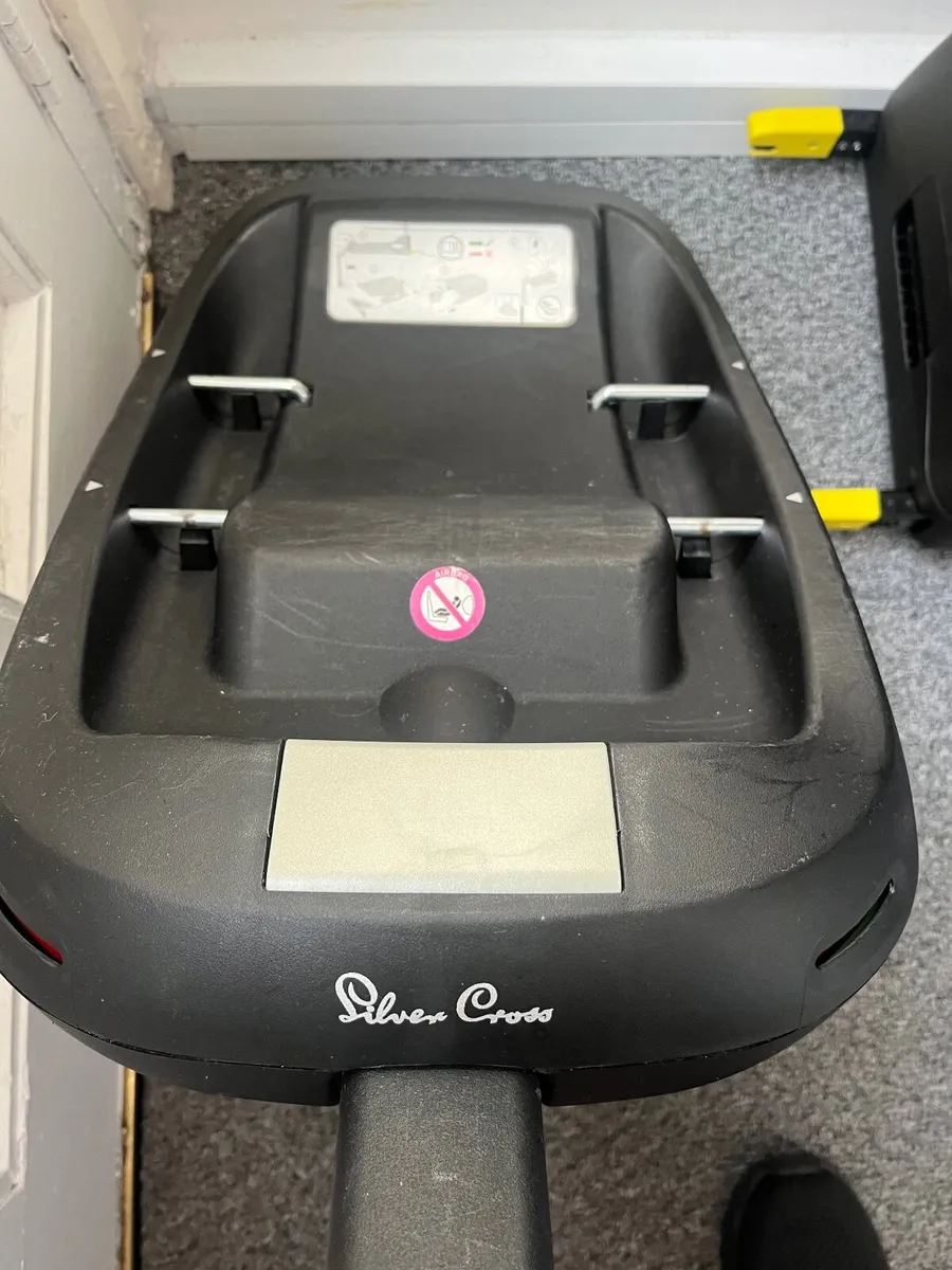 FREE Silver cross Isofix car base - Image 2