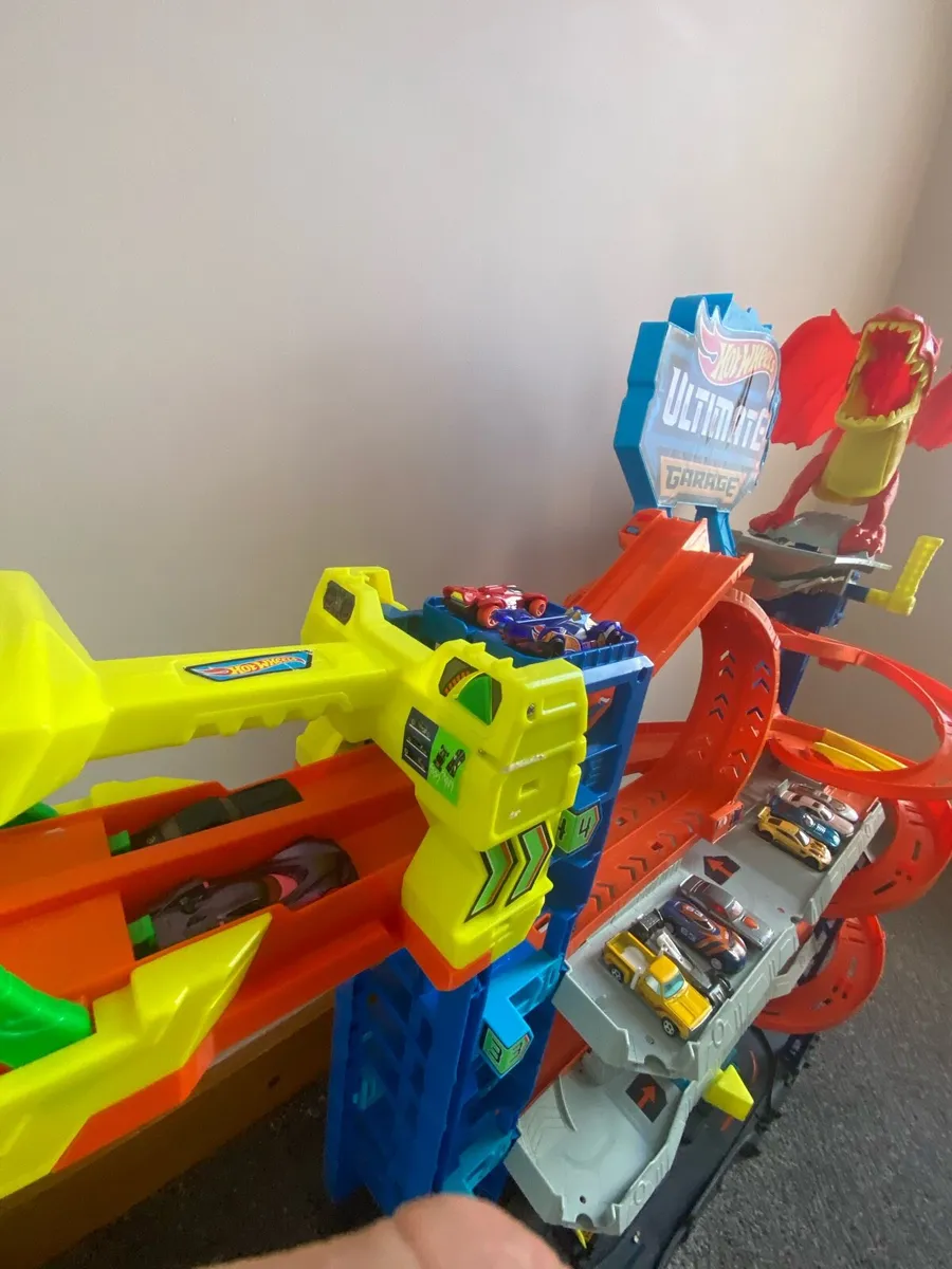 Hot wheels ultimate garage - Image 3