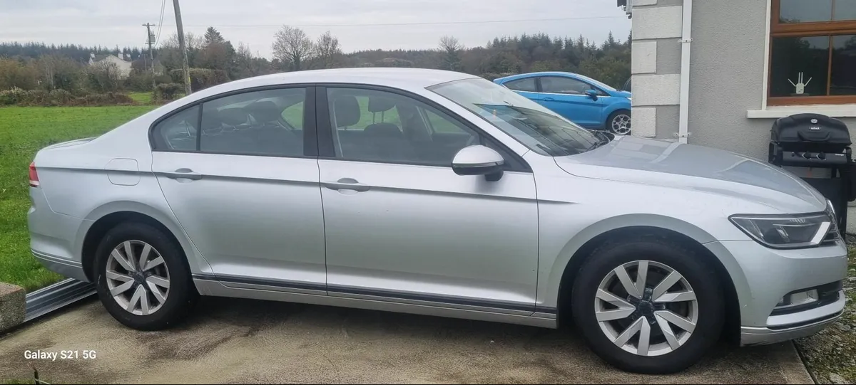 Volkswagen Passat 2015 - Image 2