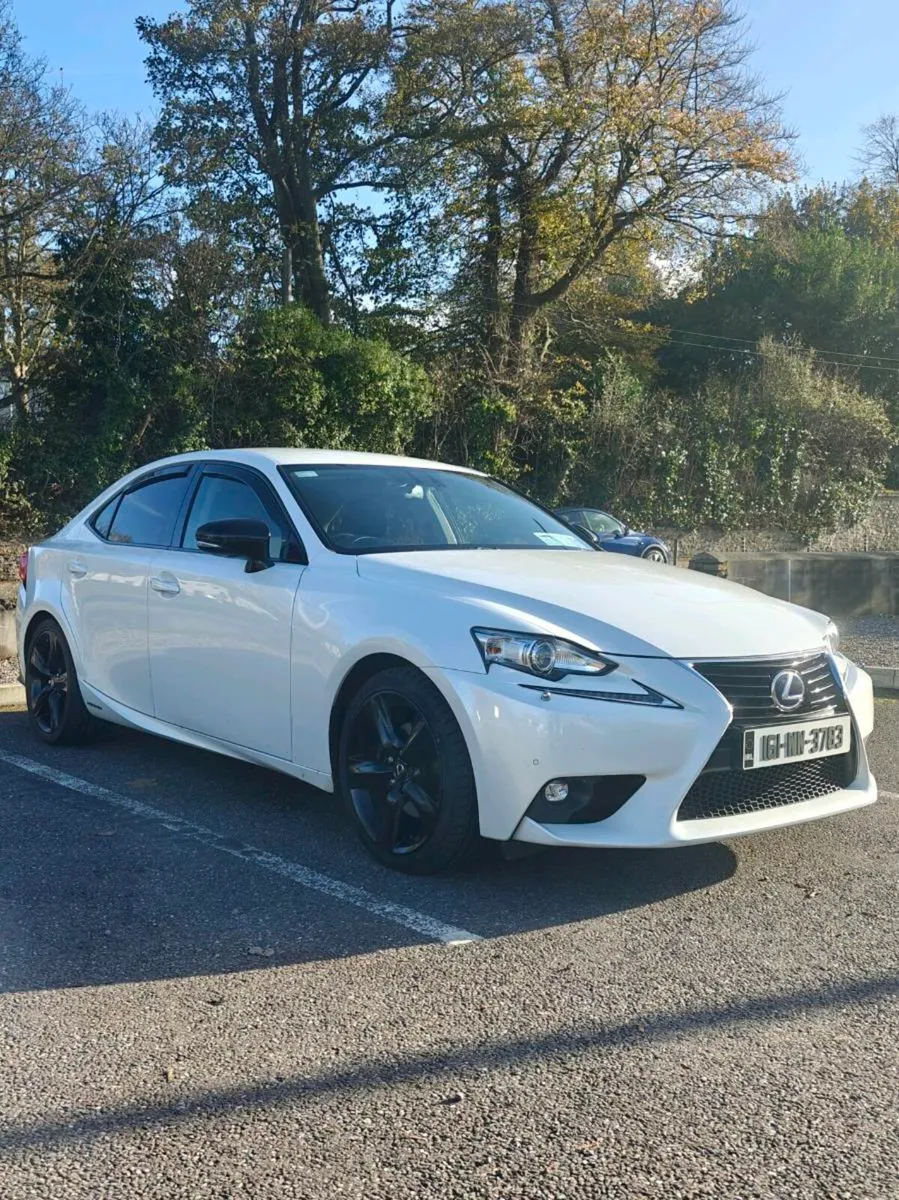 Lexus IS300h - Image 2