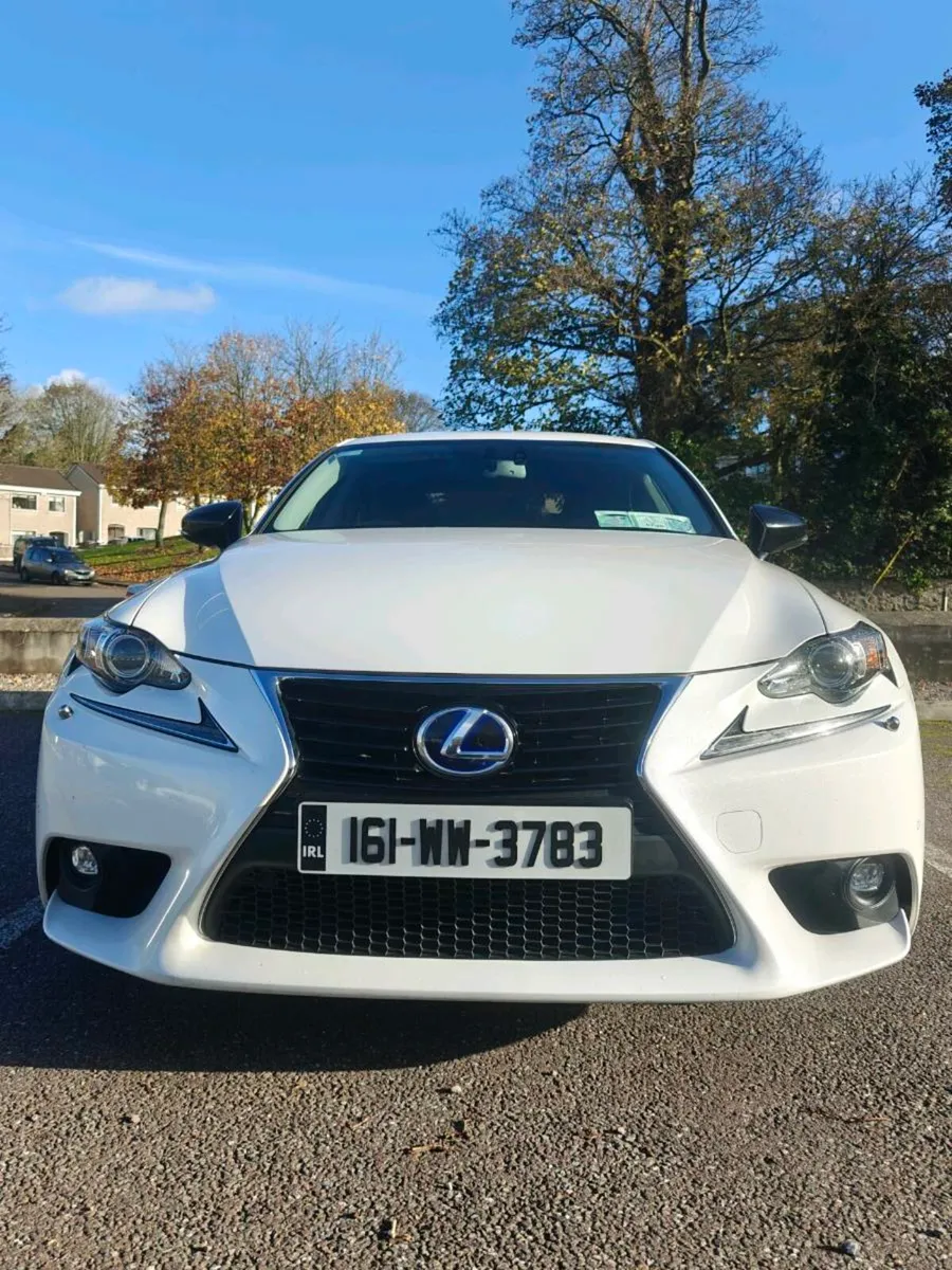 Lexus IS300h - Image 3