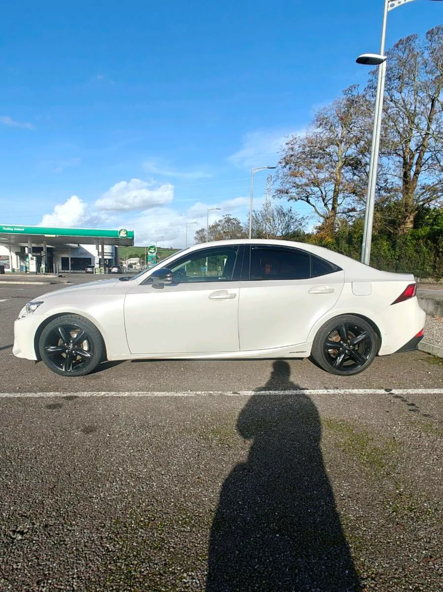 Lexus IS300h - Image 4