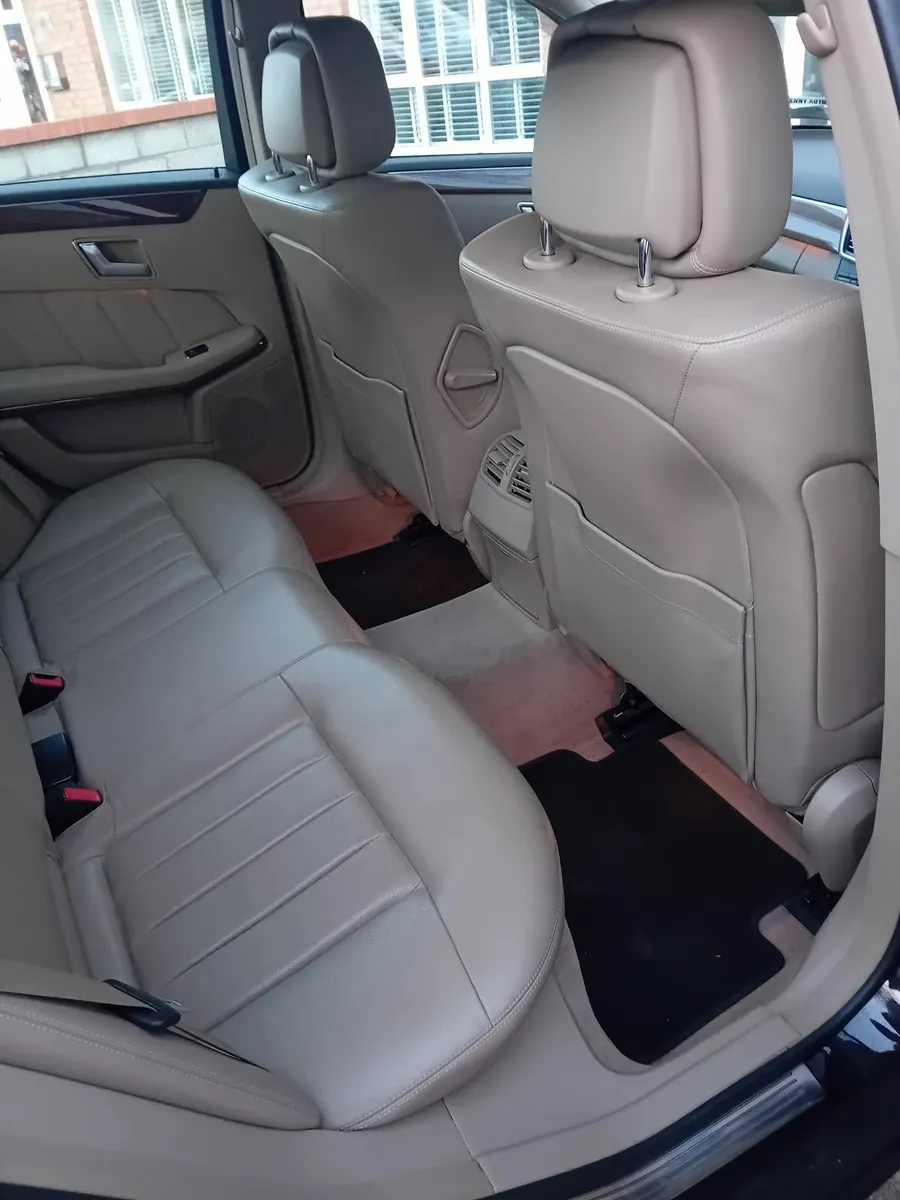 Mercedes-Benz E-Class 2012 - Image 2