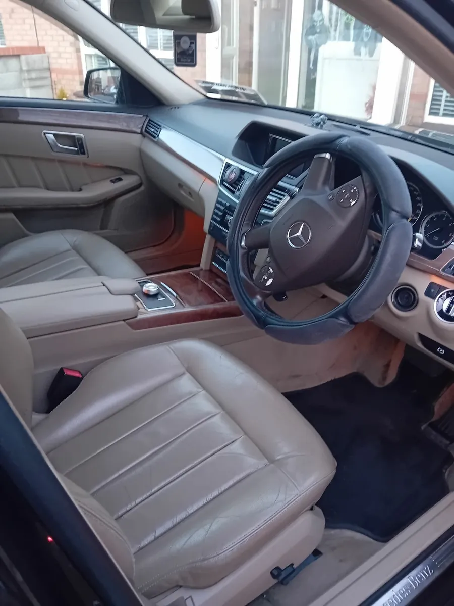 Mercedes-Benz E-Class 2012 - Image 3