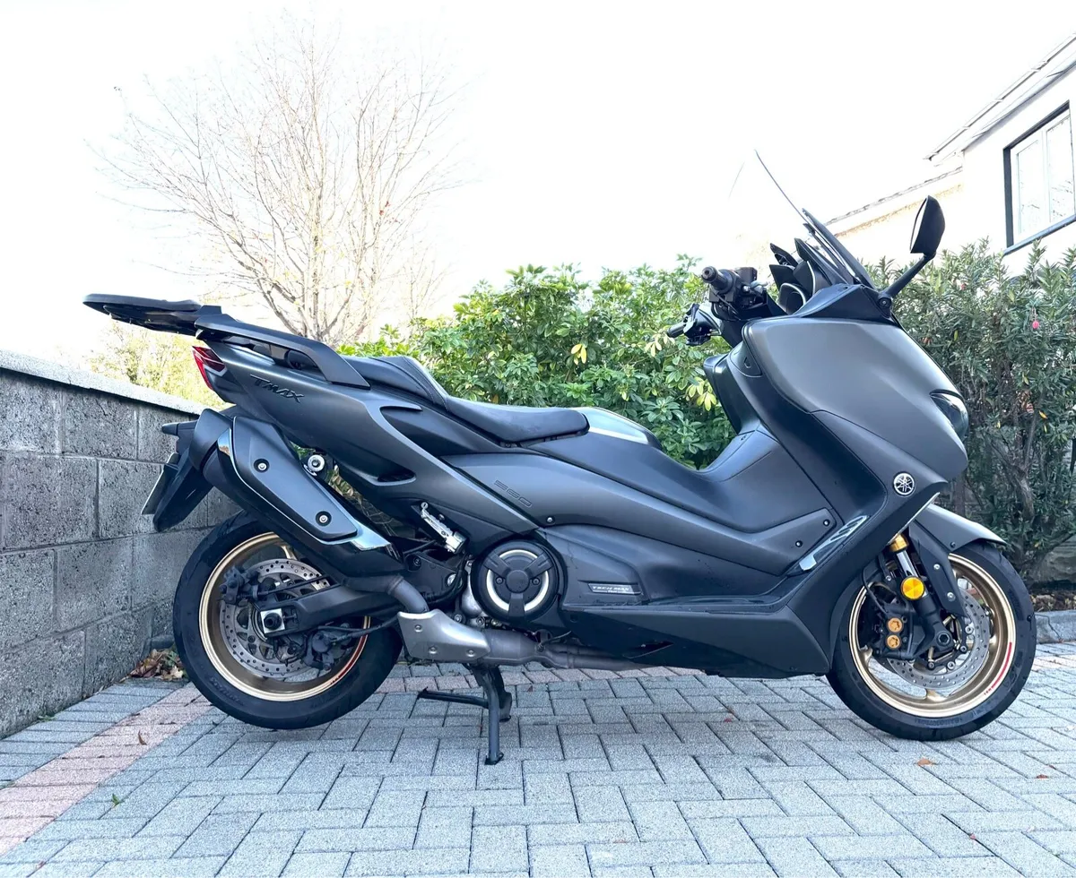 YAMAHA TMAX 560 TECH MAX - Irish Bike from new - Image 2