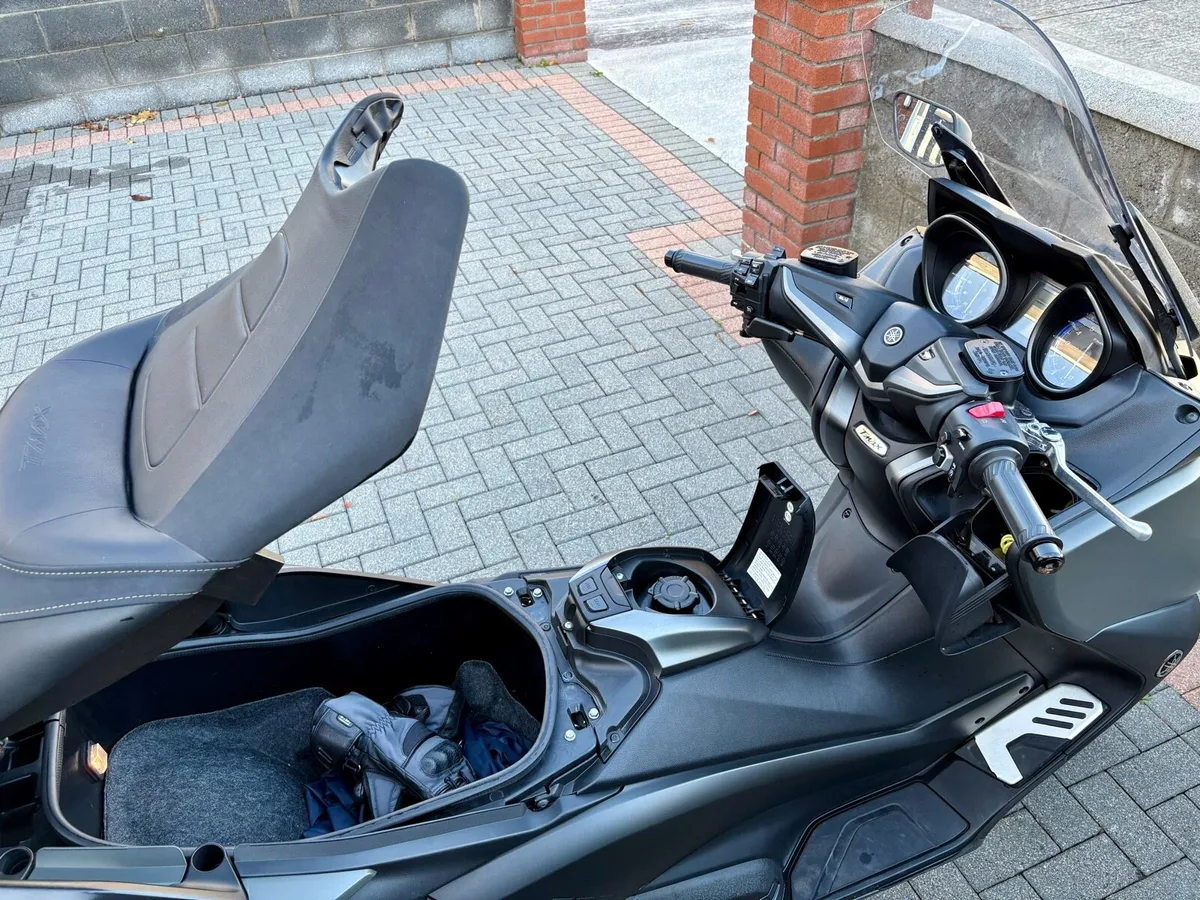 YAMAHA TMAX 560 TECH MAX - Irish Bike from new - Image 3