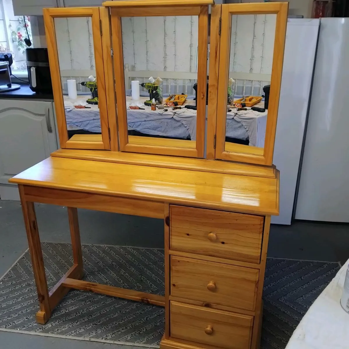 Mirrored dressing table - Image 1
