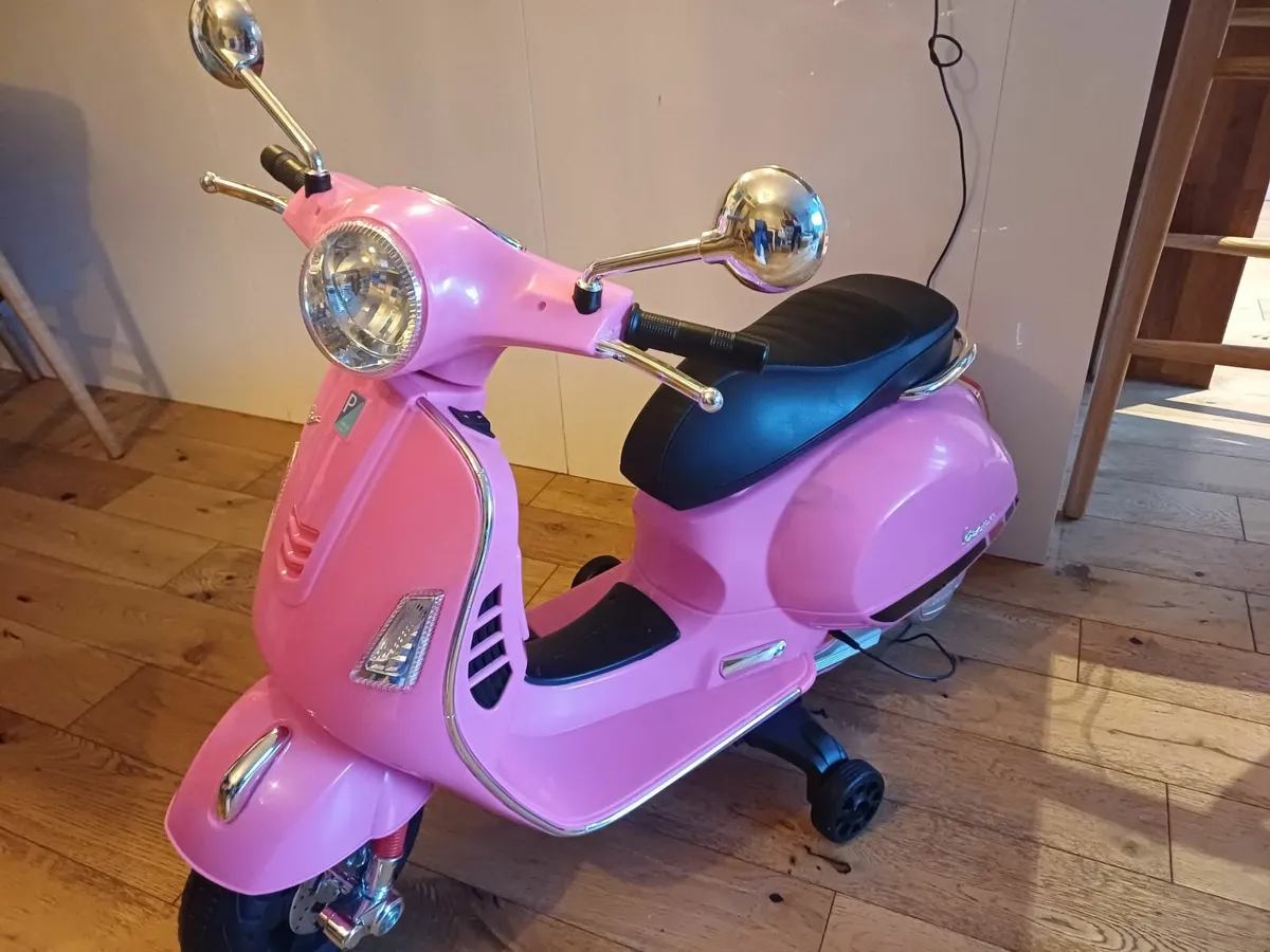 Pink Electric Vespa - Image 3