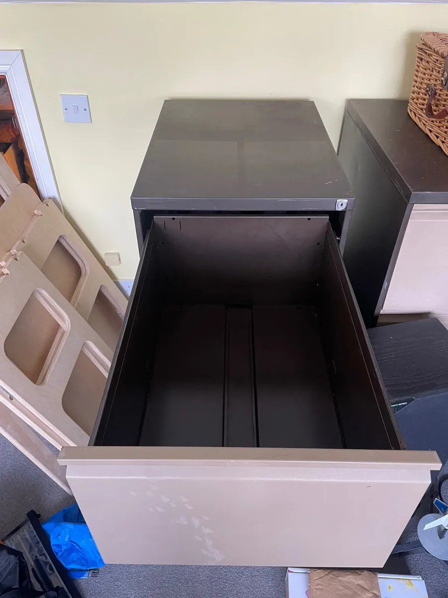 Filing cabinet - Image 1