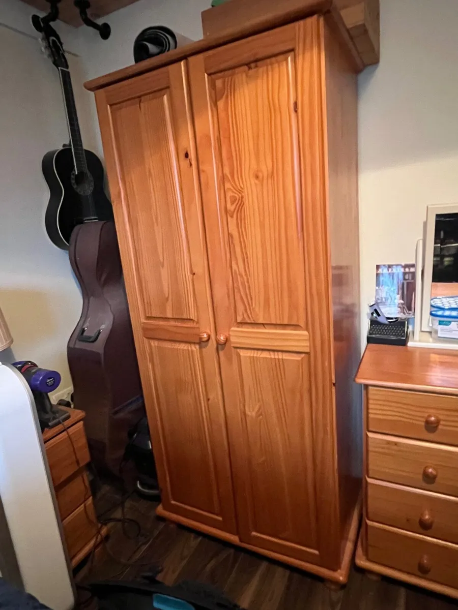 Dresser and matching wardrobe - Image 1