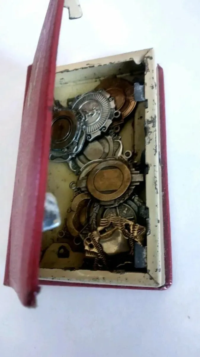 Antique metal money box - Image 3