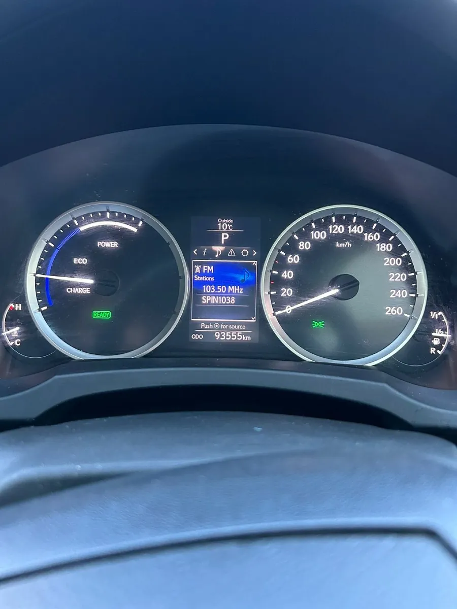 Lexus RC 300h 2016 - Image 2