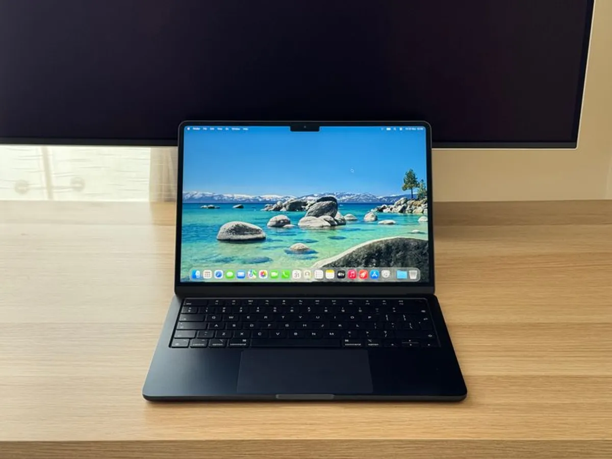 Macbook Air 13.6 M3 24GB 2024 - Image 1