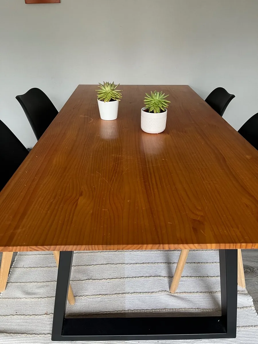 Kitchen Table with 4 leather chairs - Image 2