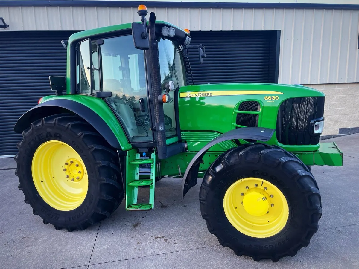 LATE 2011 JOHN DEERE 6630 PREMIUM - Image 3