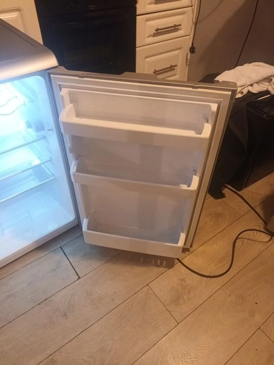 Beko undercounter Fridge - Image 4