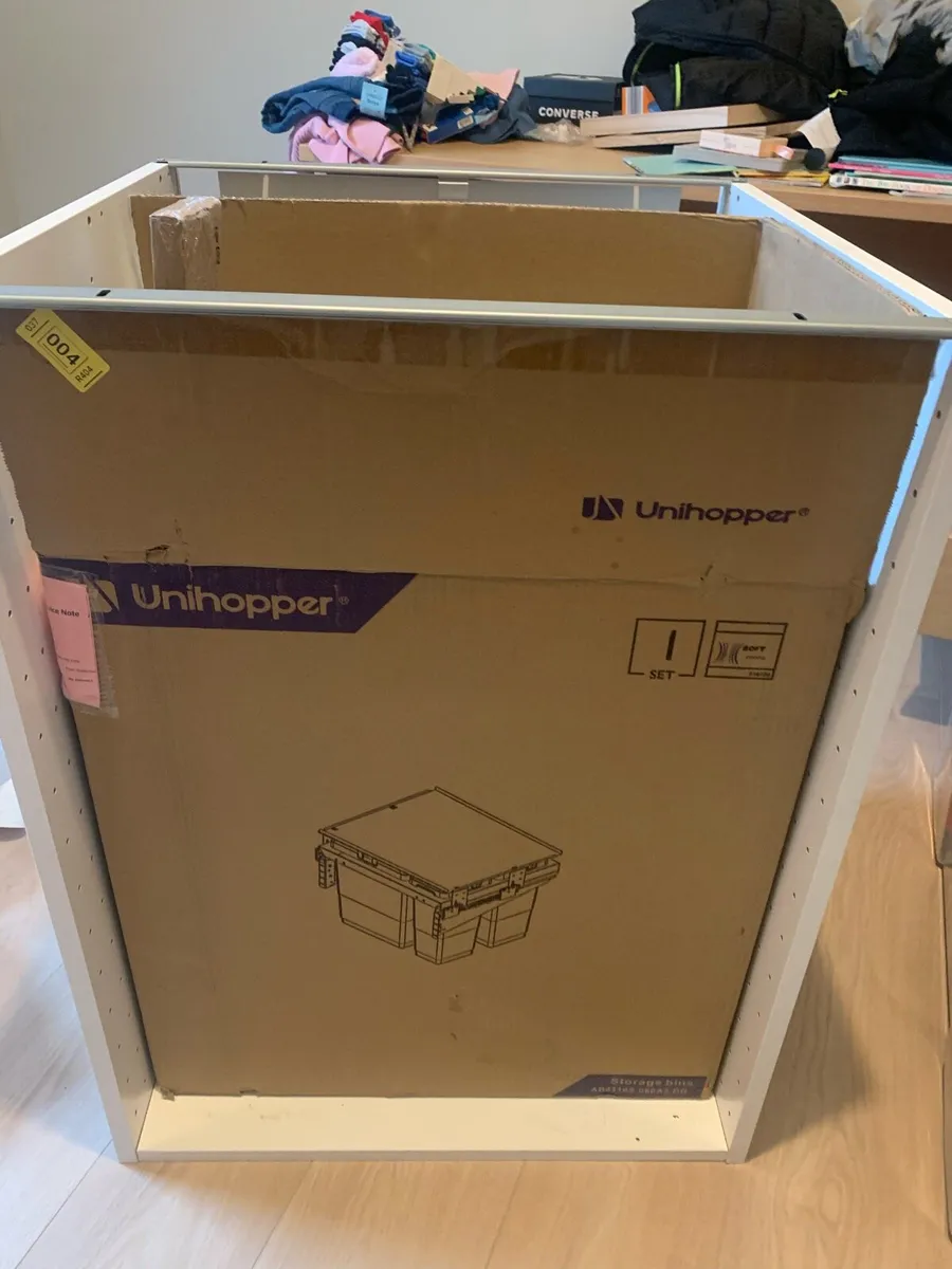 Pull out kitchen cargo bin - Image 1