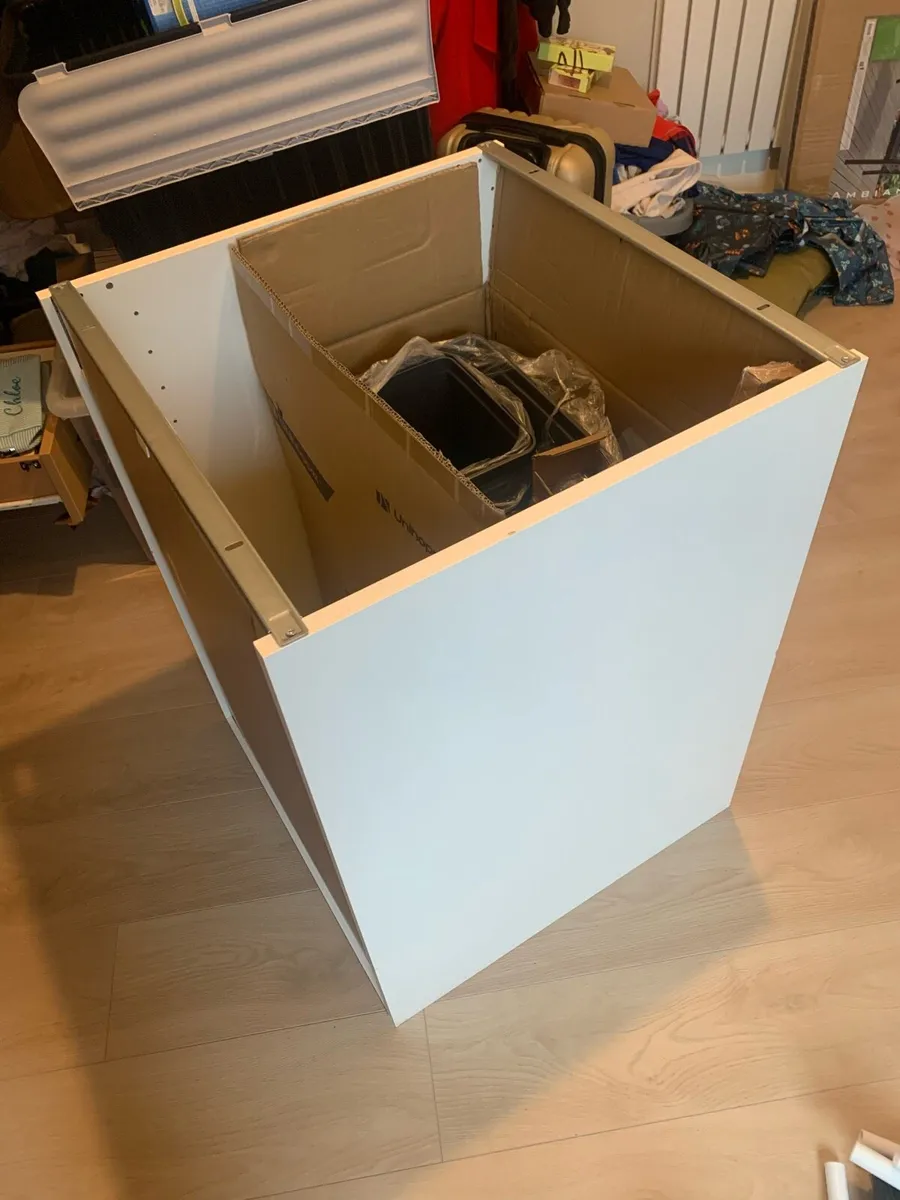 Pull out kitchen cargo bin - Image 3