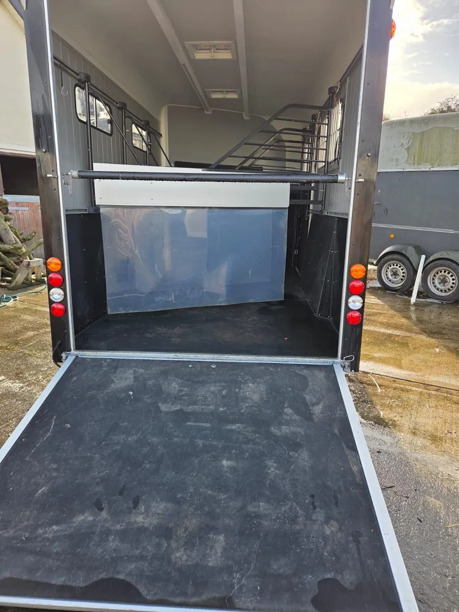 4 Horse Horsebox - Image 2