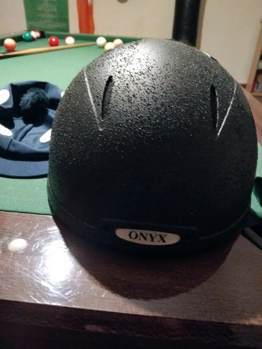 Onyx helmet - Image 1