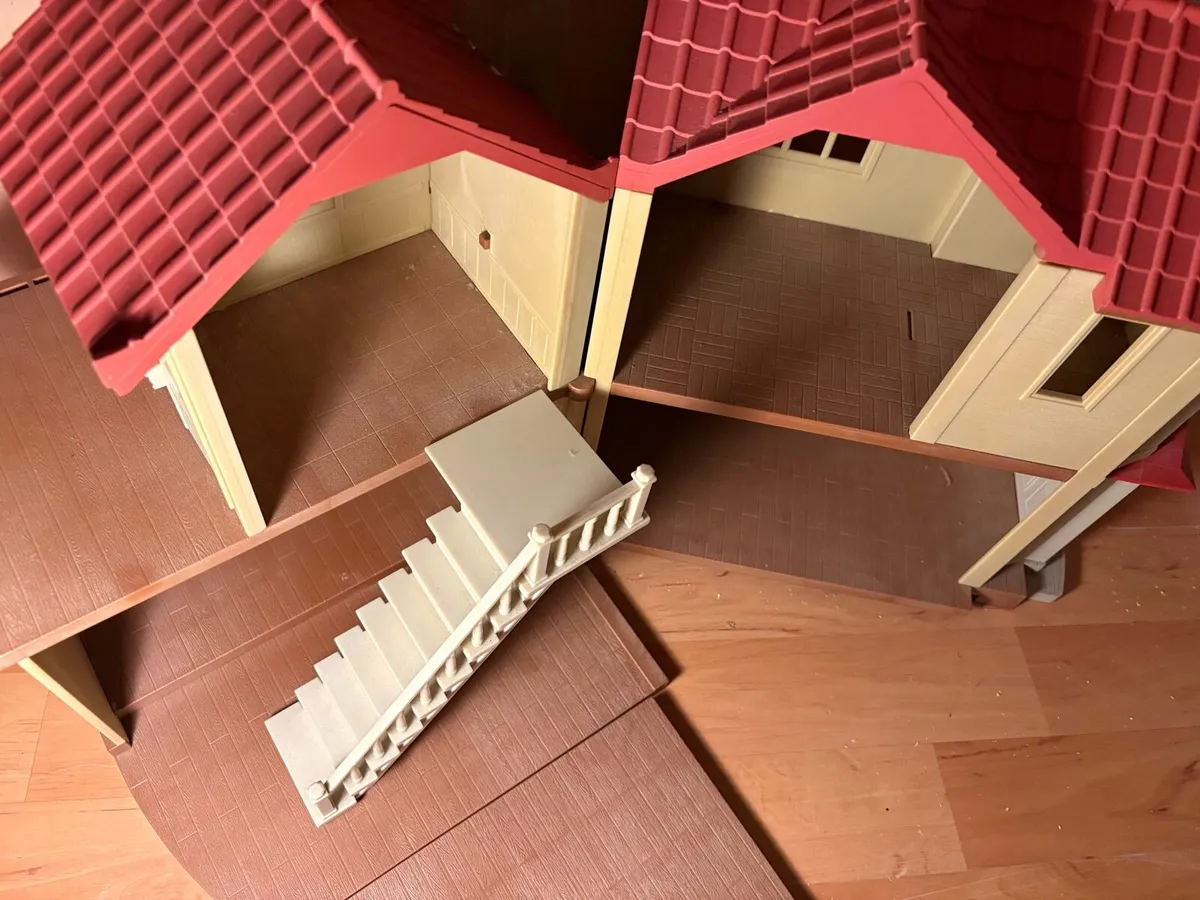 Sylvanian Families Red Roof Country Home - Image 1