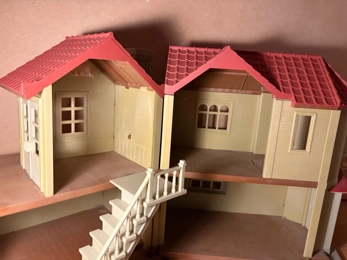 Sylvanian Families Red Roof Country Home - Image 2