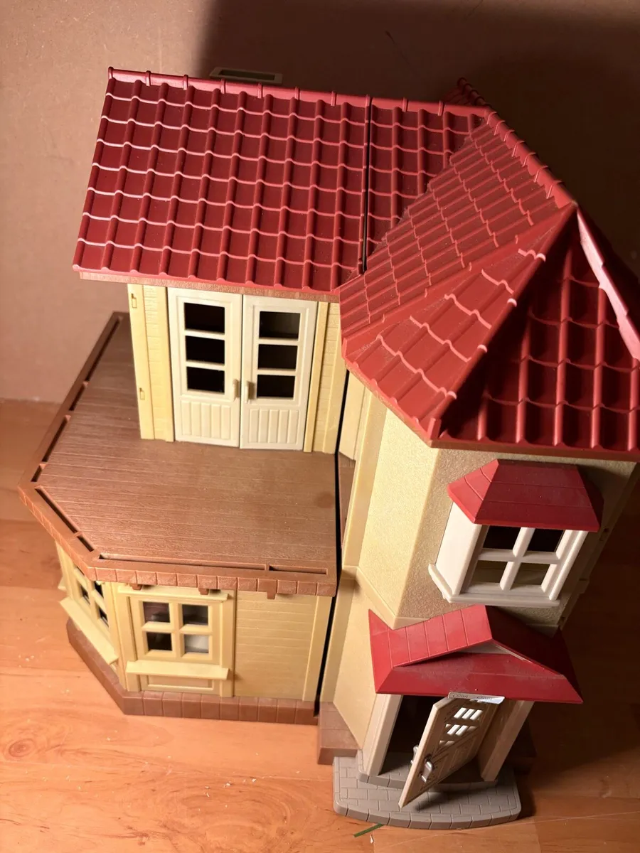 Sylvanian Families Red Roof Country Home - Image 3