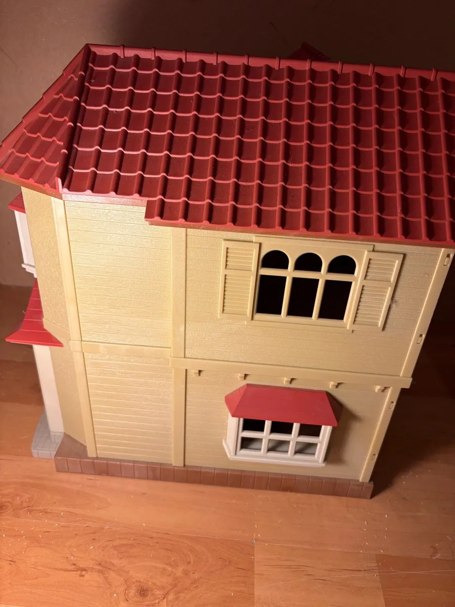 Sylvanian Families Red Roof Country Home - Image 4
