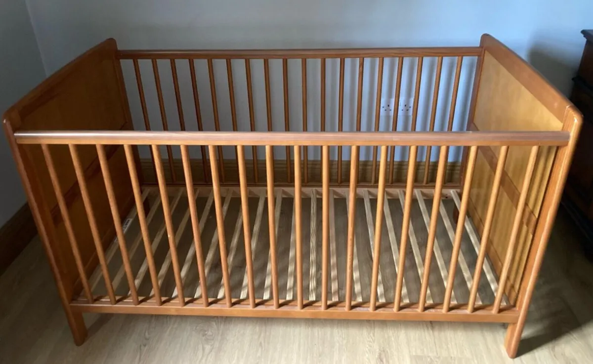 Baby cot / toddlers bed - Image 2