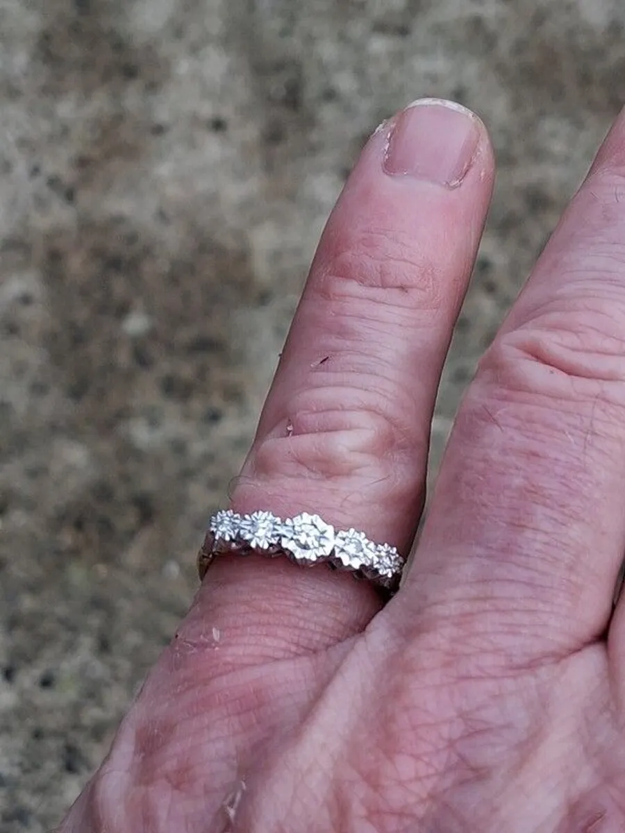 18k Gold and Platinum Diamond Engagement Ring - Image 3