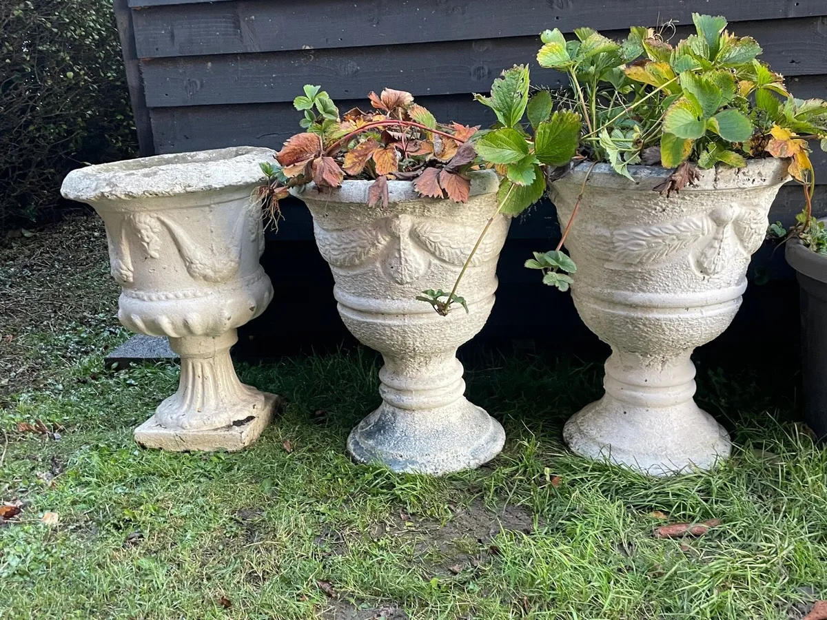 3 concrete pots for sale - Image 1