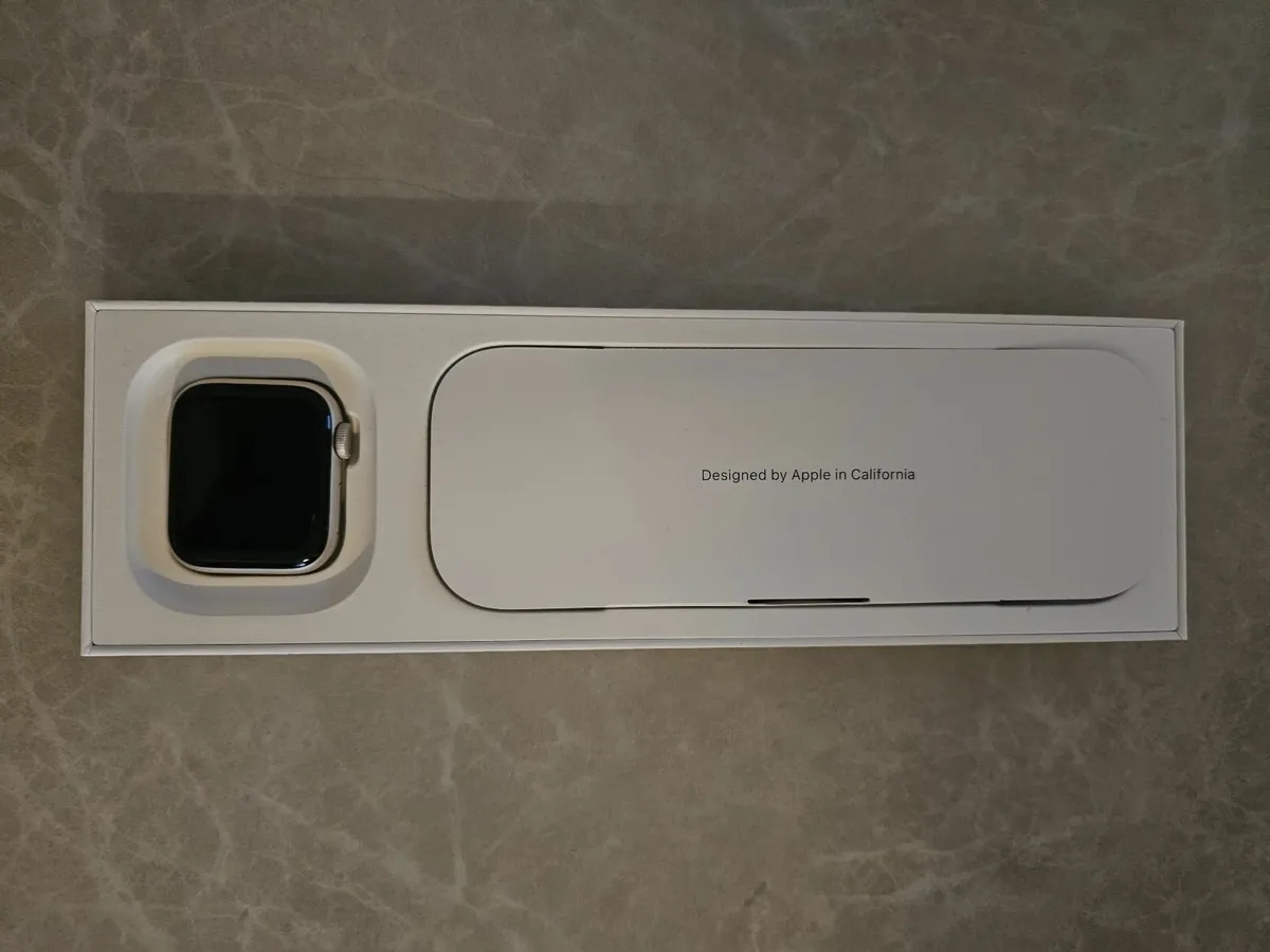 Apple Watch SE 40mm - Image 1